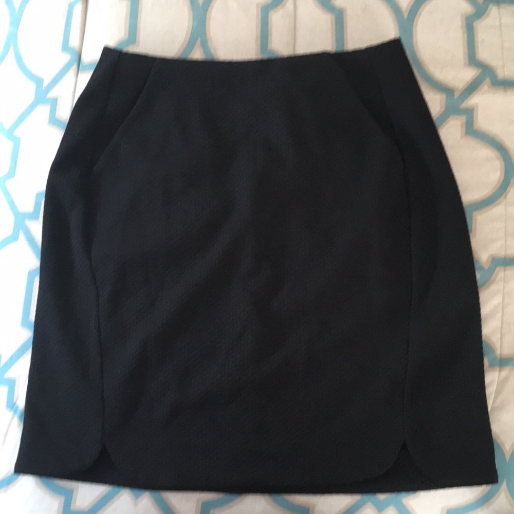 LC scalloped skirt